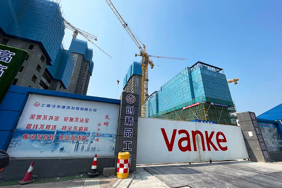 Vanke Downgraded to “Junk” Status