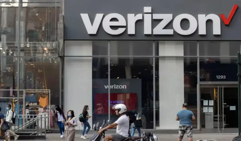 Verizon Communications Inc.'s (NYSE:VZ) ROE of 13% Should We Be Delighted?