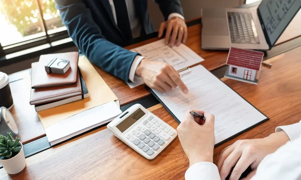 4 Benefits of Becoming a Sales Rep