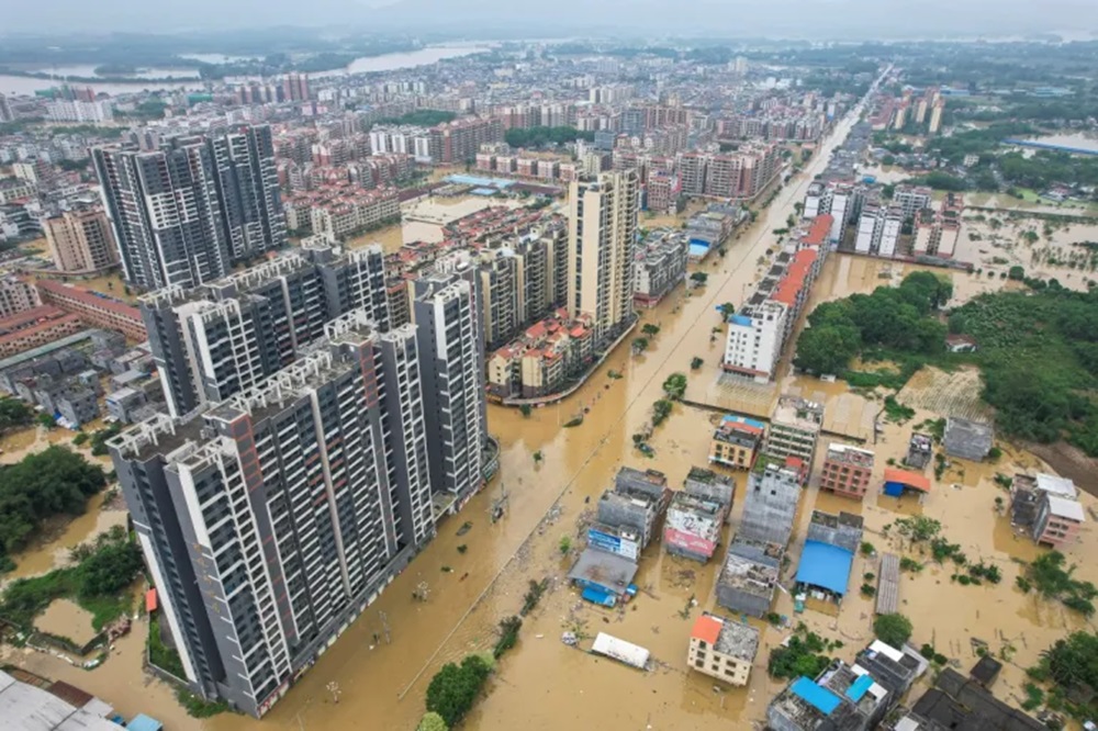 China Evacuates Over 100,000 in Guangdong