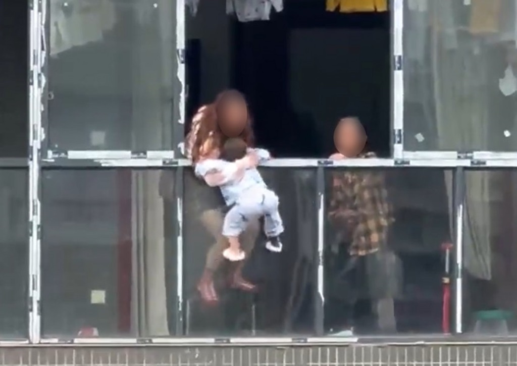 Woman in China Throws Her Baby Out of 22 Story Apartment Window