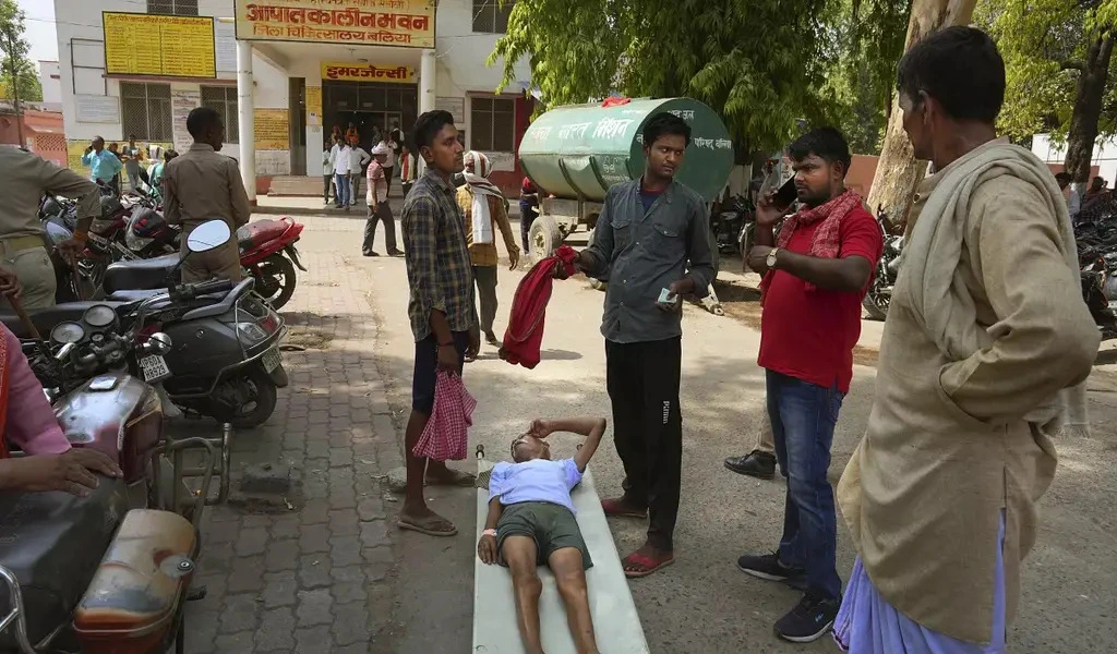 Heatwave kills 6 in India as Delhi records its highest 50.5 °C temperature