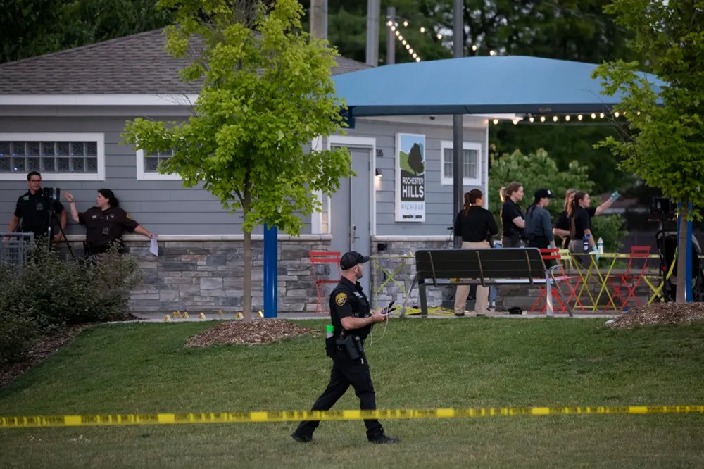 Gunman, water park, Detroit