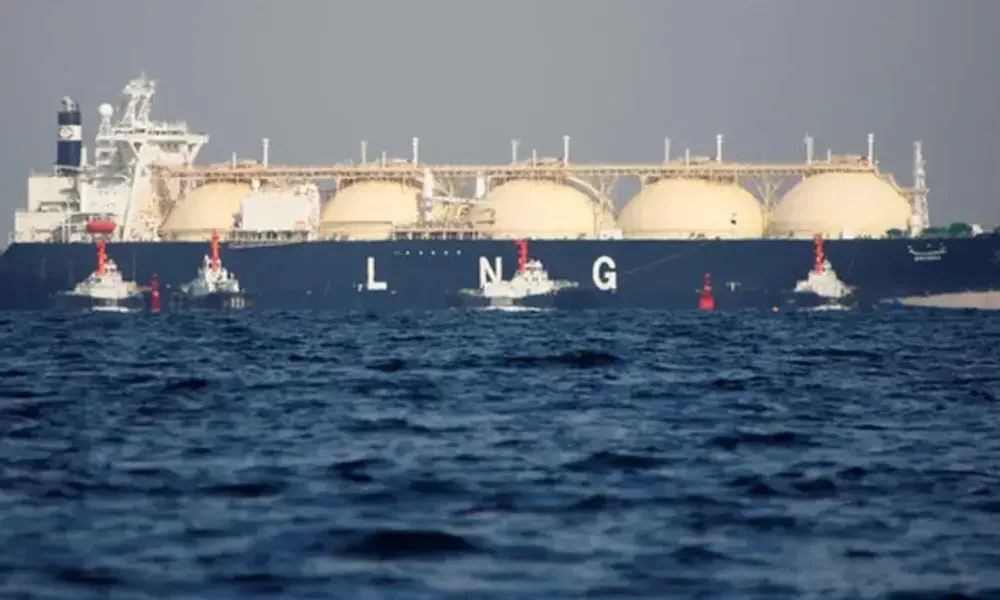 Pakistan Plans to Resell Qatari LNG on Spot Market Amidst Domestic Demand Concerns