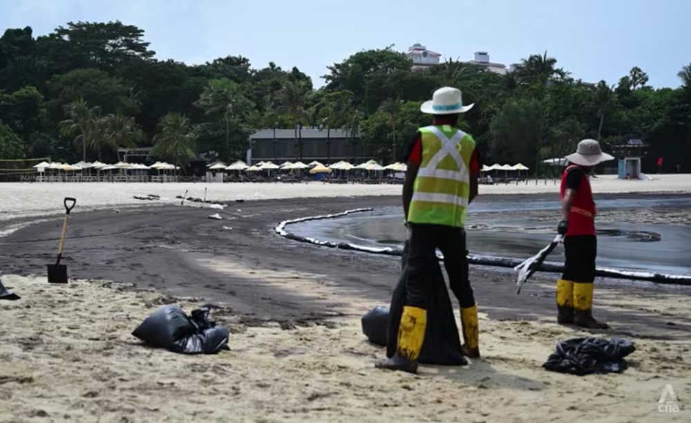 Singapore Closes Beaches After Oil Spill From Bunker Tanker