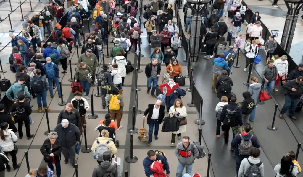 US Sets New Record 2.99 Million Air Travelers Screened in One Day