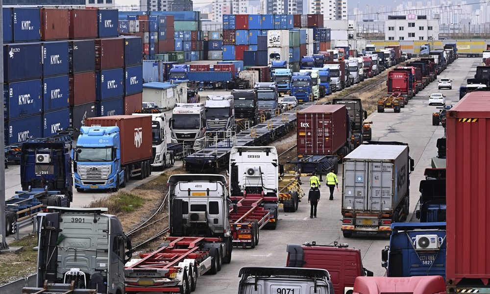 Truckers in Thailand Threaten Nationwide Strike Over Diesel Prices