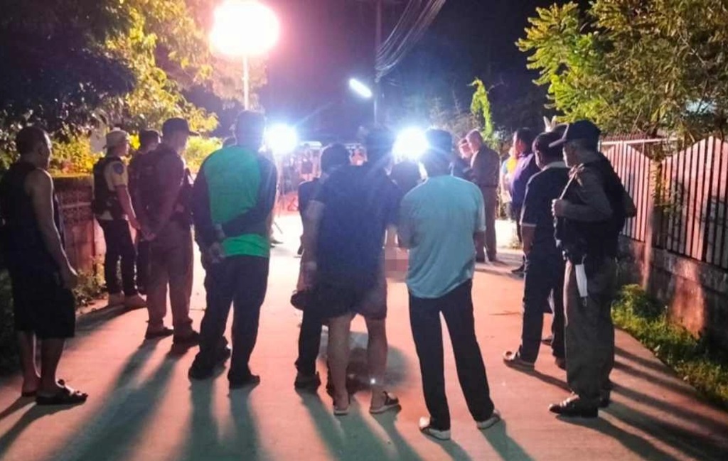 Police in Mae Chan, Chiang Rai, shot and killed a 28-year-old man who allegedly attacked a police officer with a machete.